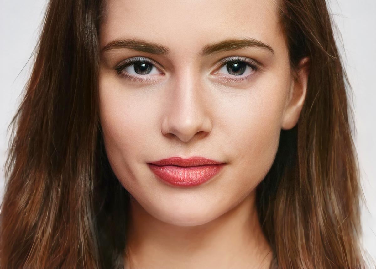 woman with tinted eyebrows and lashes